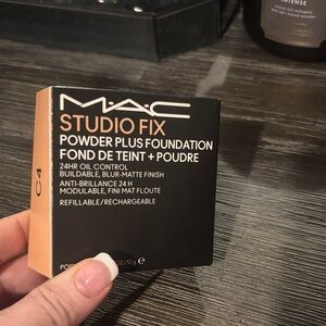 MAC Cosmetics Studio Fix Powder Plus Foundation - C4
